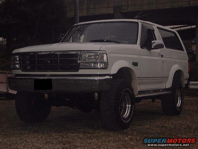 White 1994 Ford Bronco 3/4 front view